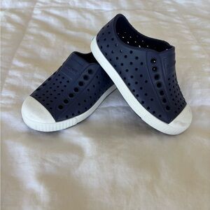 Native shoes boys size 8 navy blue slip on
